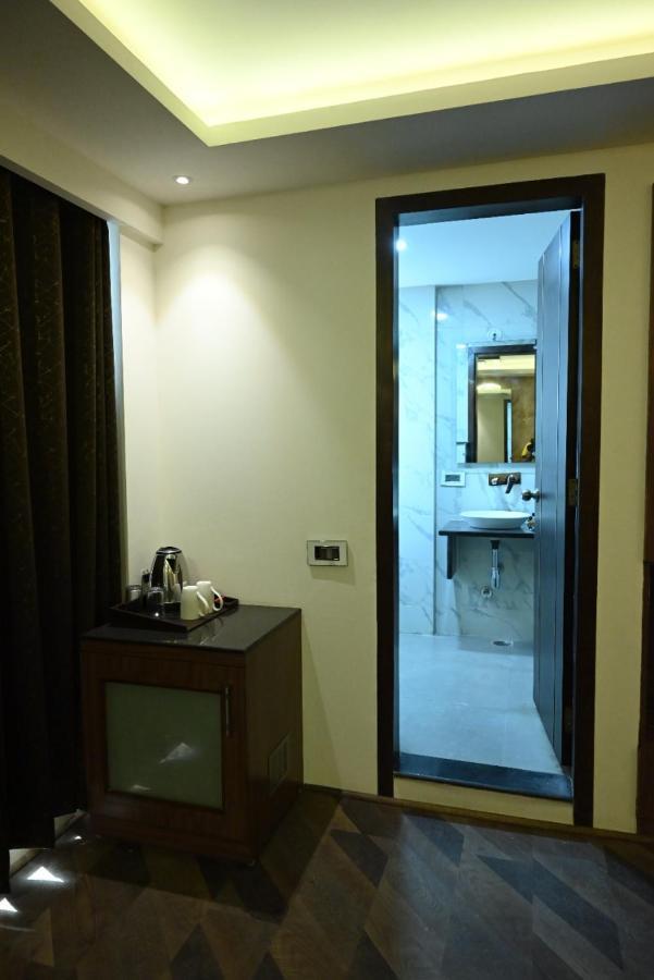 The Triumph Hotel Varanasi Bagian luar foto