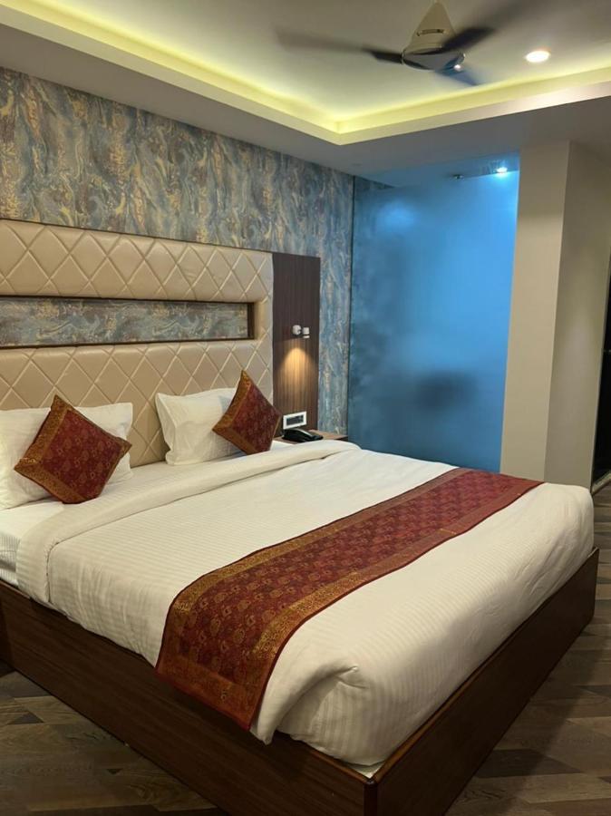 The Triumph Hotel Varanasi Bagian luar foto