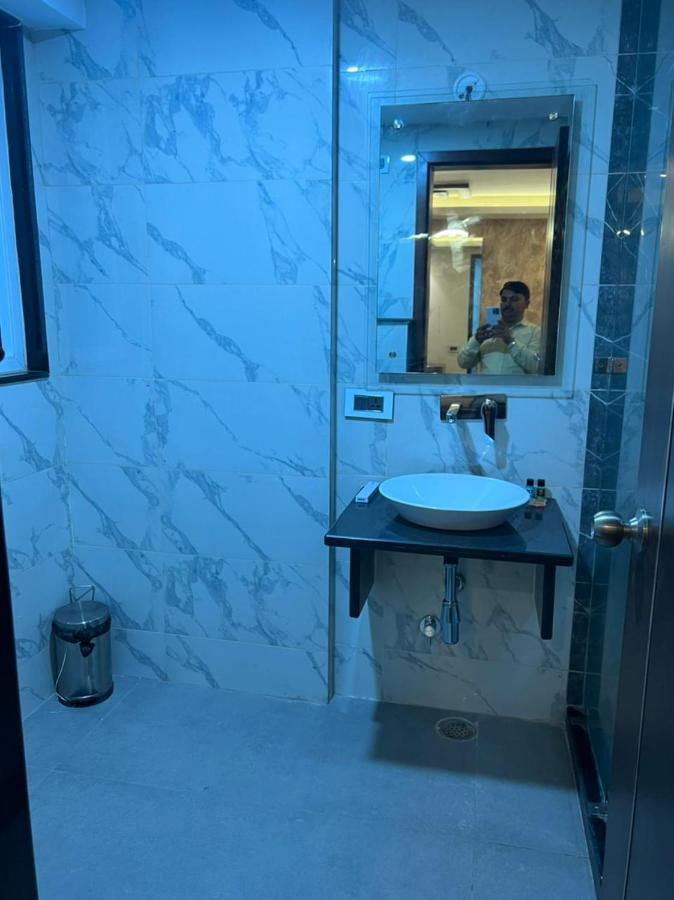 The Triumph Hotel Varanasi Bagian luar foto