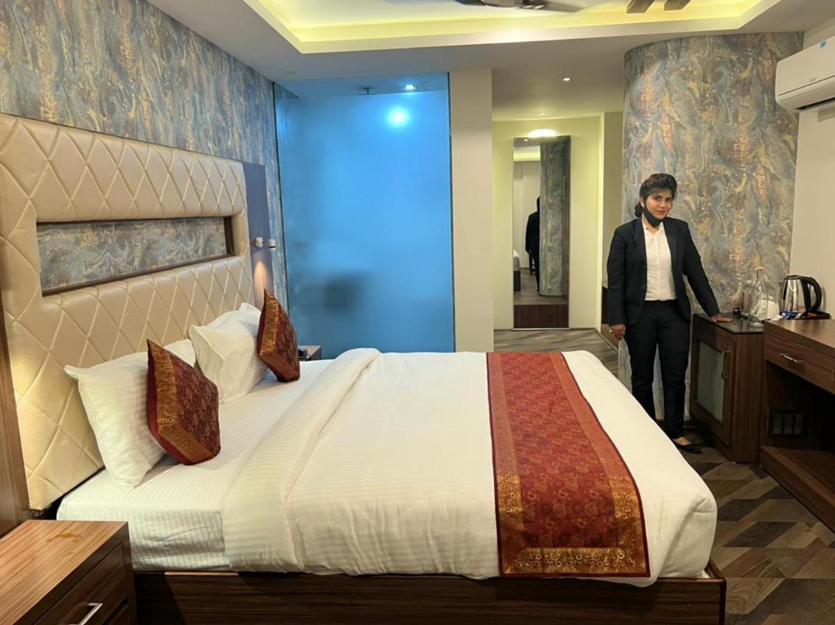 The Triumph Hotel Varanasi Bagian luar foto