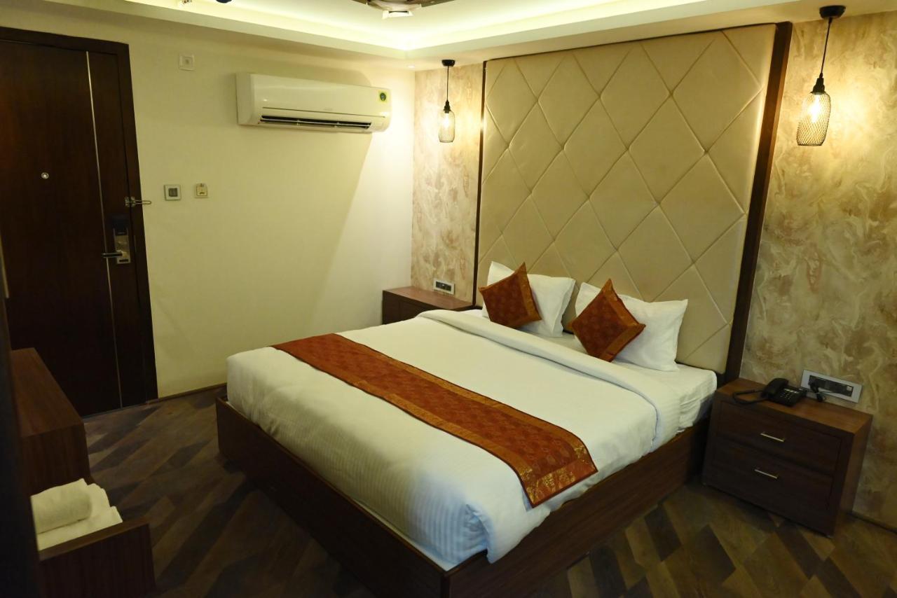 The Triumph Hotel Varanasi Bagian luar foto