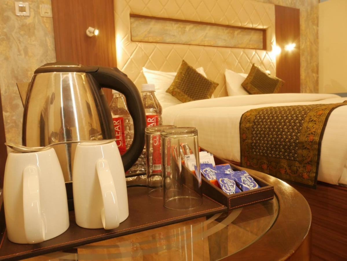 The Triumph Hotel Varanasi Bagian luar foto