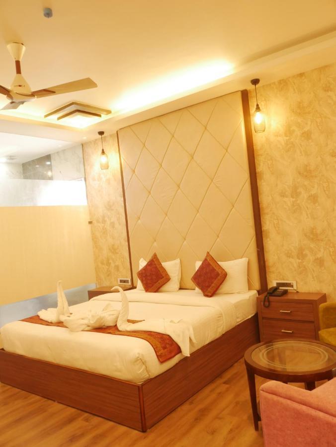 The Triumph Hotel Varanasi Bagian luar foto