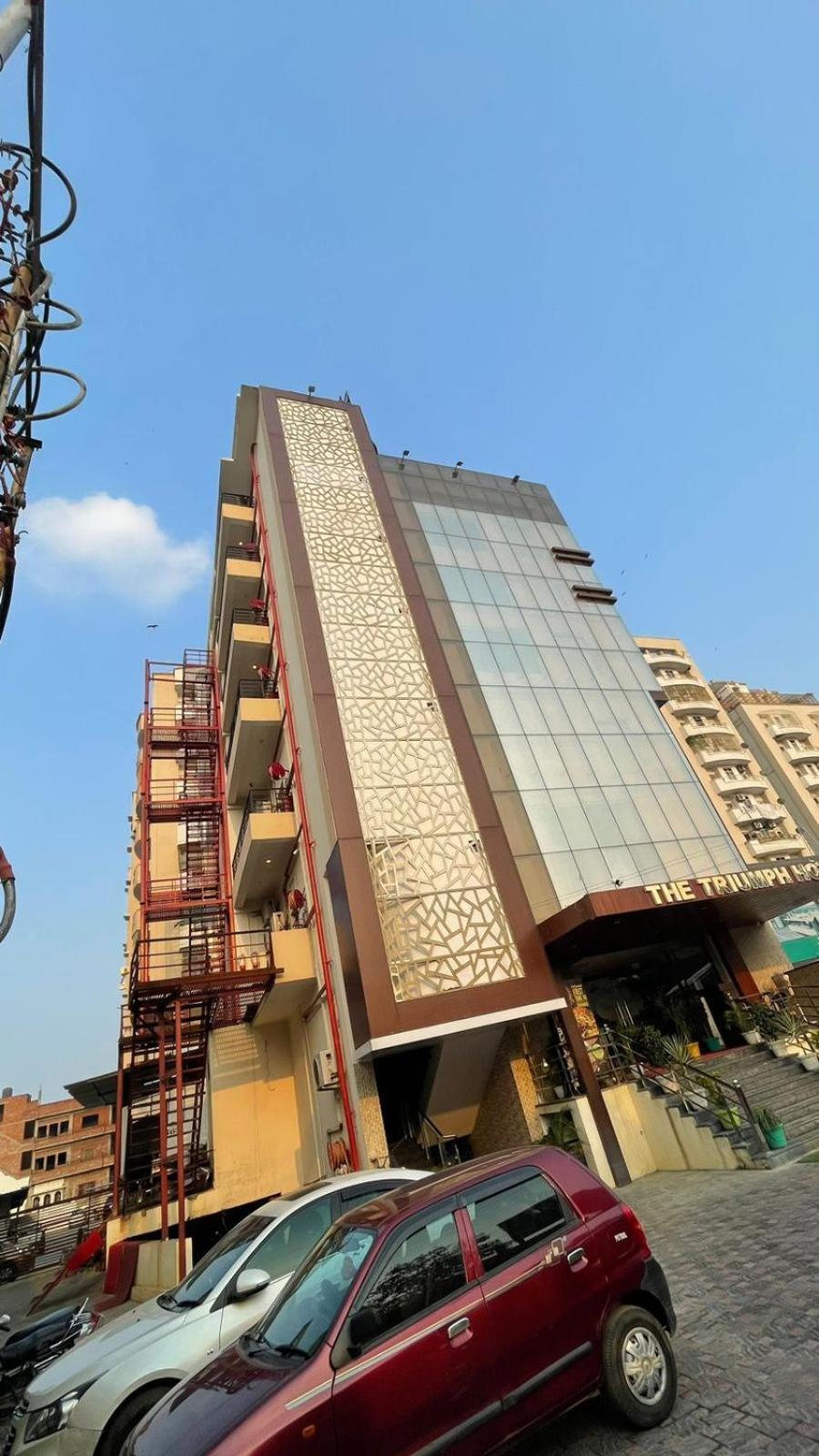 The Triumph Hotel Varanasi Bagian luar foto
