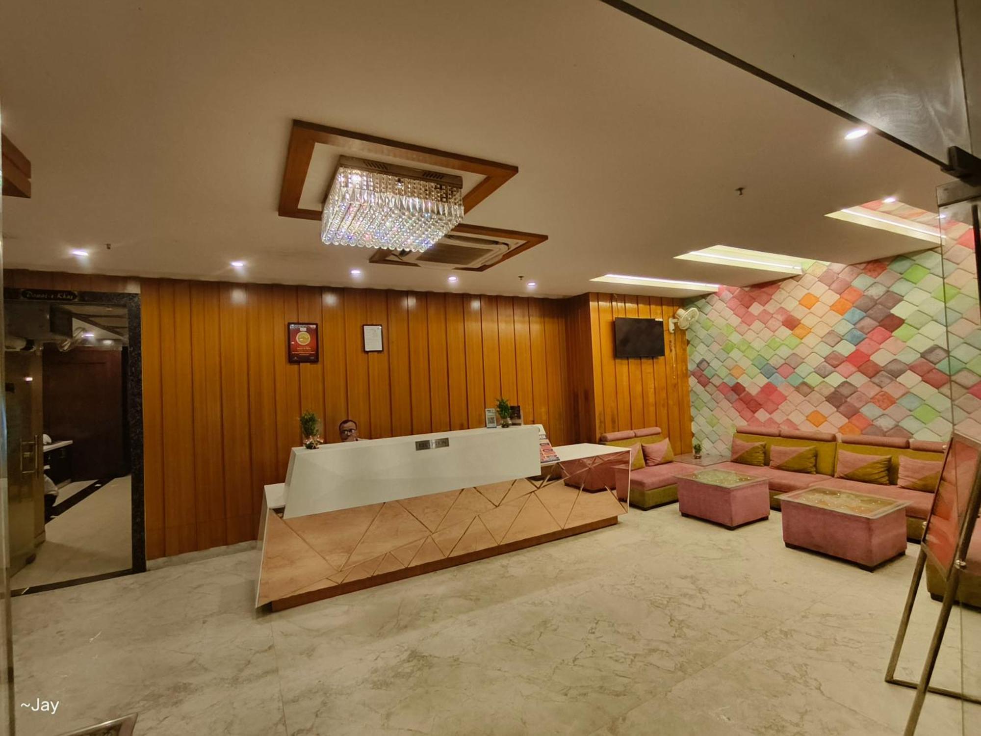 The Triumph Hotel Varanasi Bagian luar foto