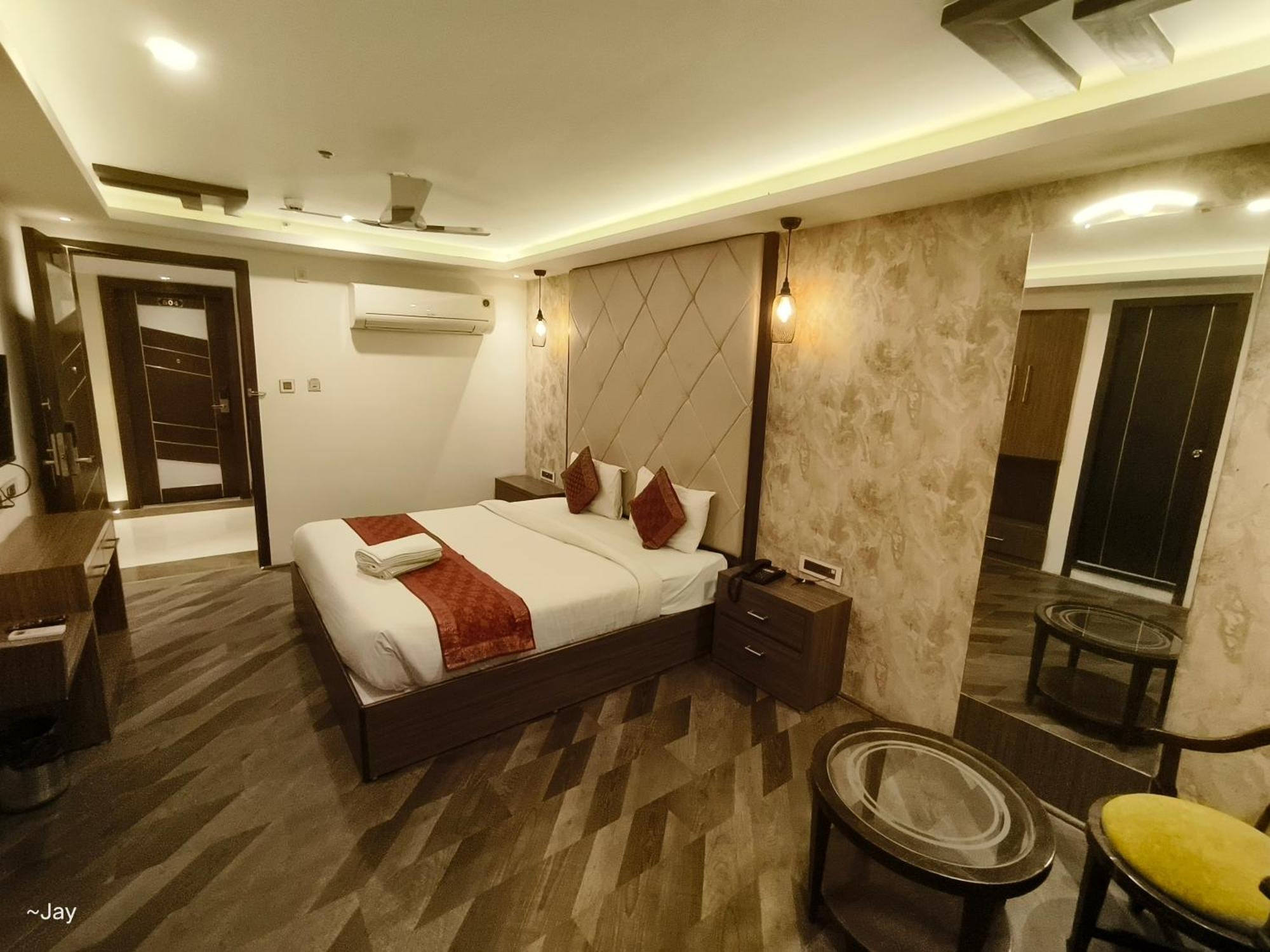 The Triumph Hotel Varanasi Bagian luar foto