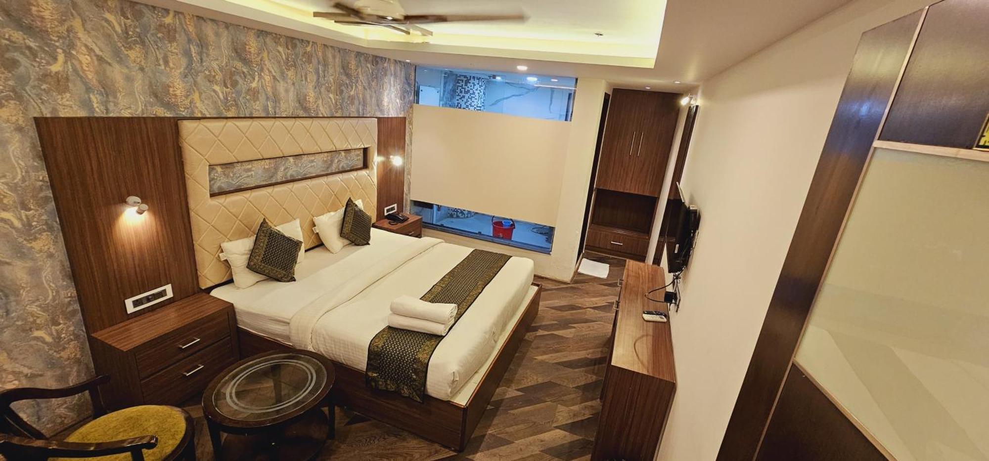 The Triumph Hotel Varanasi Bagian luar foto